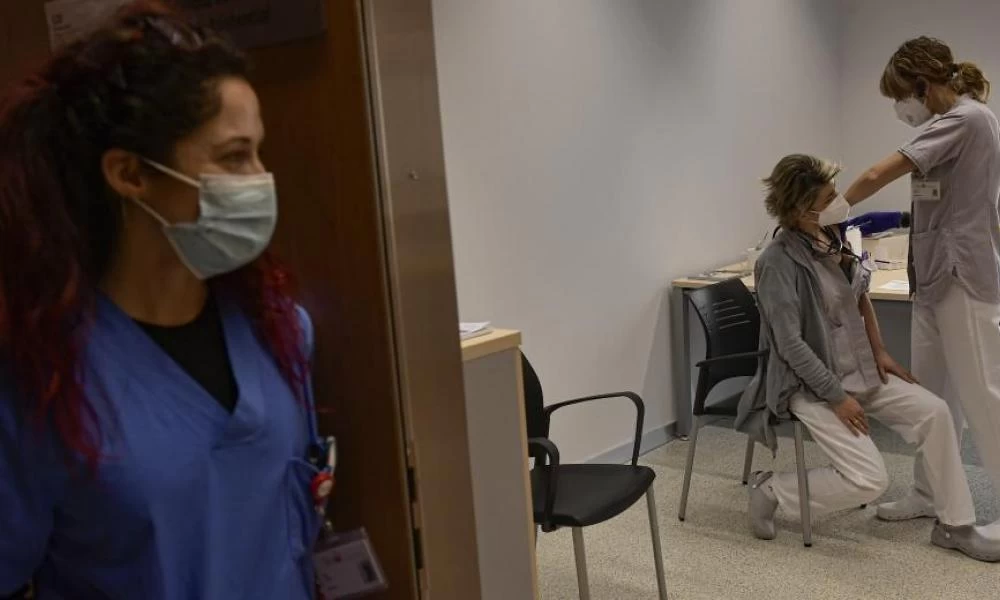 Ισπανία: Χριστουγεννιάτικο γεύμα υγειονομικών έγινε η εστία μόλυνσης του κορονοϊού